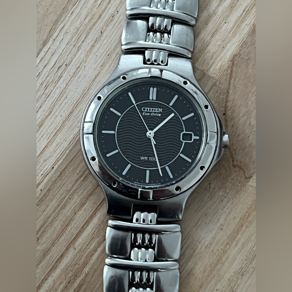 Citizen Eco-Drive Men’s Watch Black Dial Stainless Bracelet Date Window